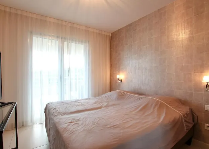 Neptune - 4 To 6 People - Port Of Porto-vecchio